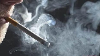 开车时如何开窗快速福州除烟味?老司机只需一招