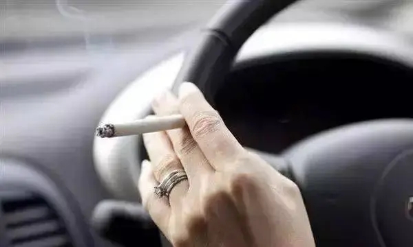 轿车里有烟味会造成什么伤害？福州轿车除烟味公司说说
